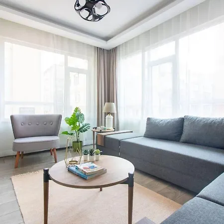 Pretty Corner Flat With Abundant Light In Kadikoy