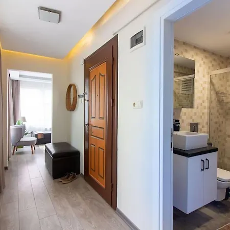 Appartement Pretty Corner Flat With Abundant Light In Kadikoy Istanboel
