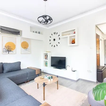 Pretty Corner Flat With Abundant Light In Kadikoy * Istanboel